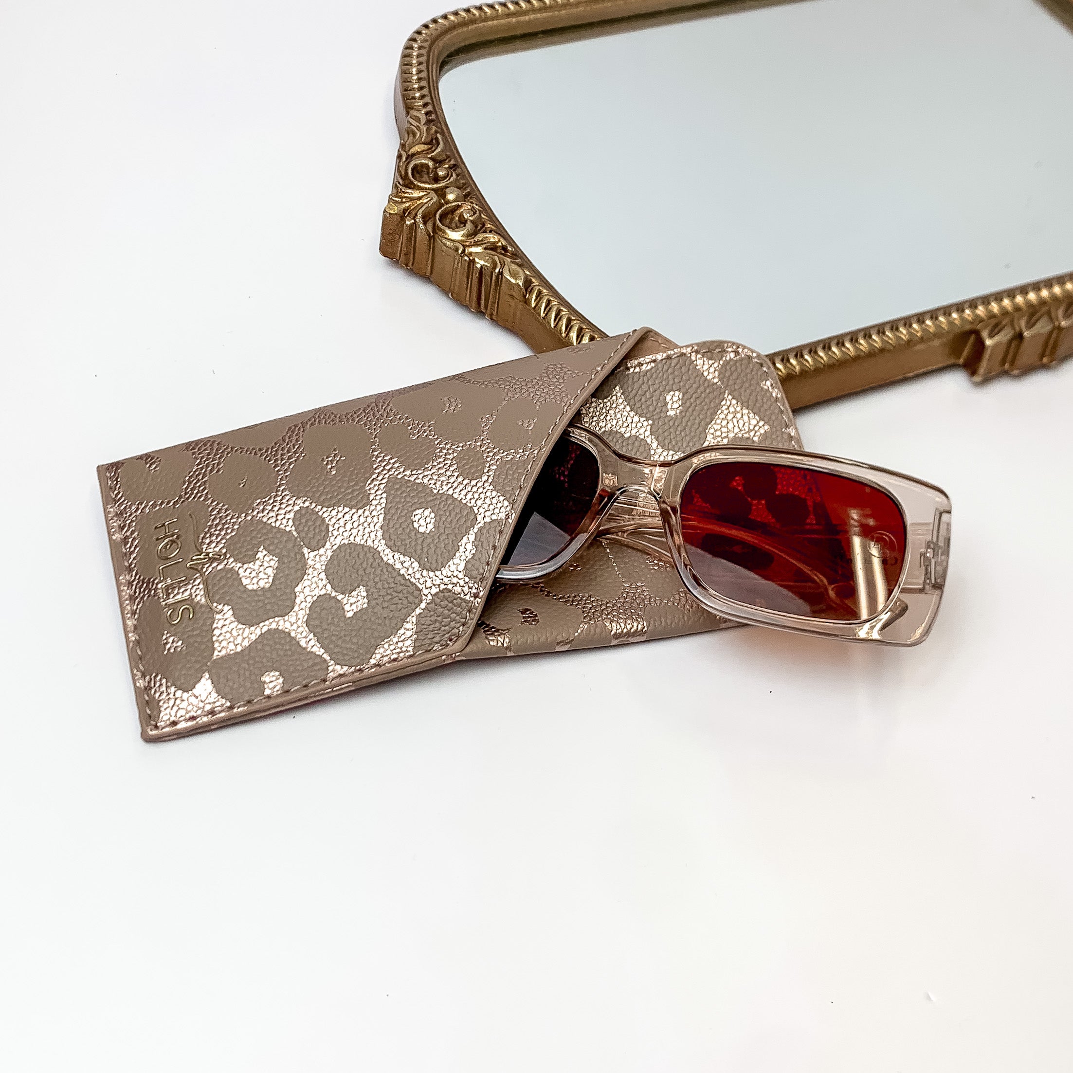 Hollis | Eyeglass Sleeve in Leopard - Giddy Up Glamour Boutique
