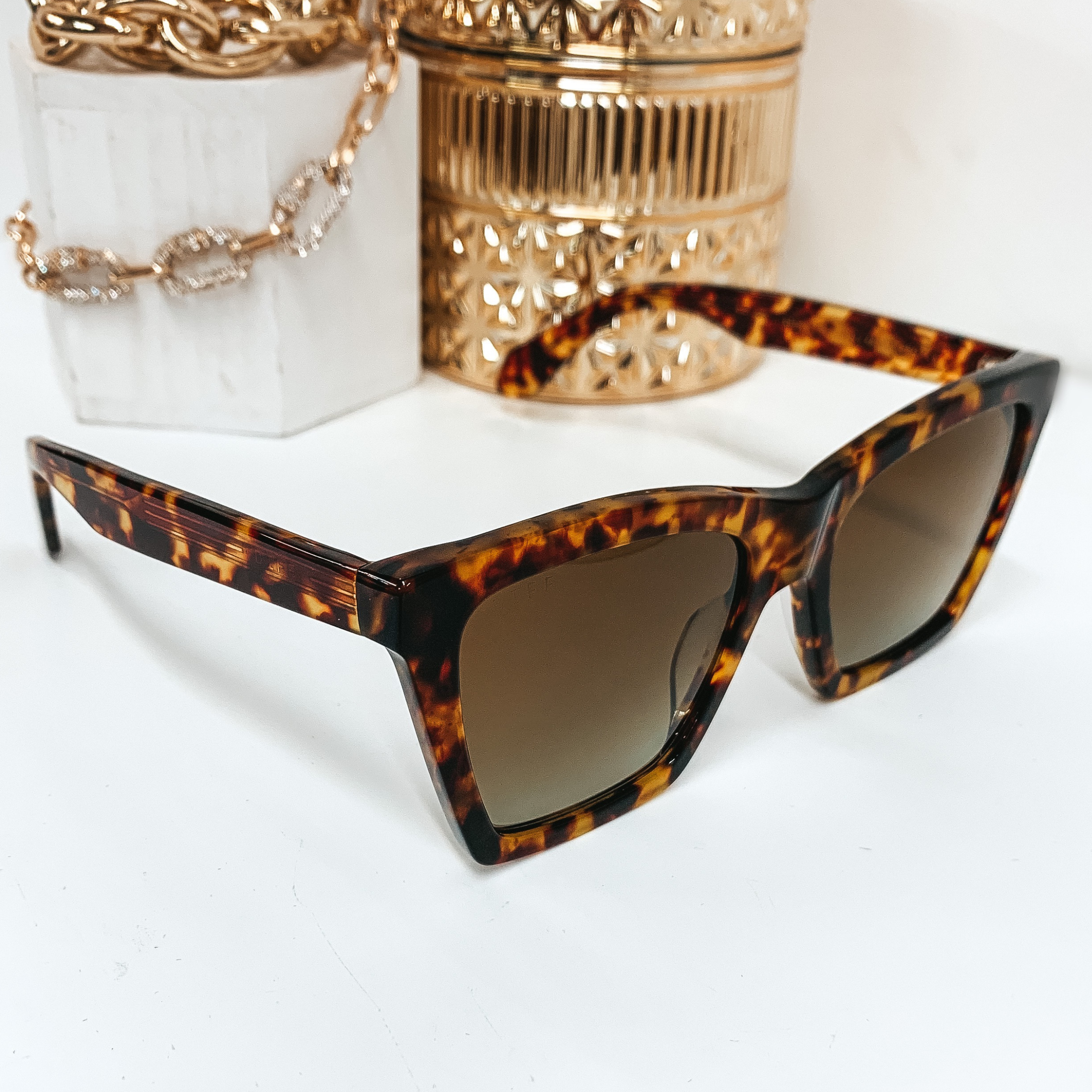 DIFF | Kenzie Polarized Brown Gradient Lens Sunglasses in Amber Tortoise - Giddy Up Glamour Boutique