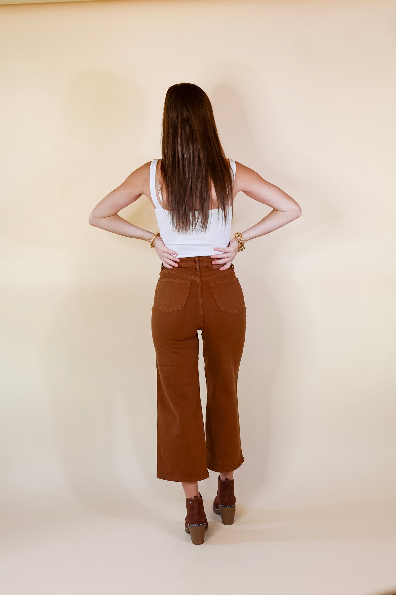 Judy Blue | My Happy Dance Tummy Control Cropped Wide Leg Jeans in Camel Brown