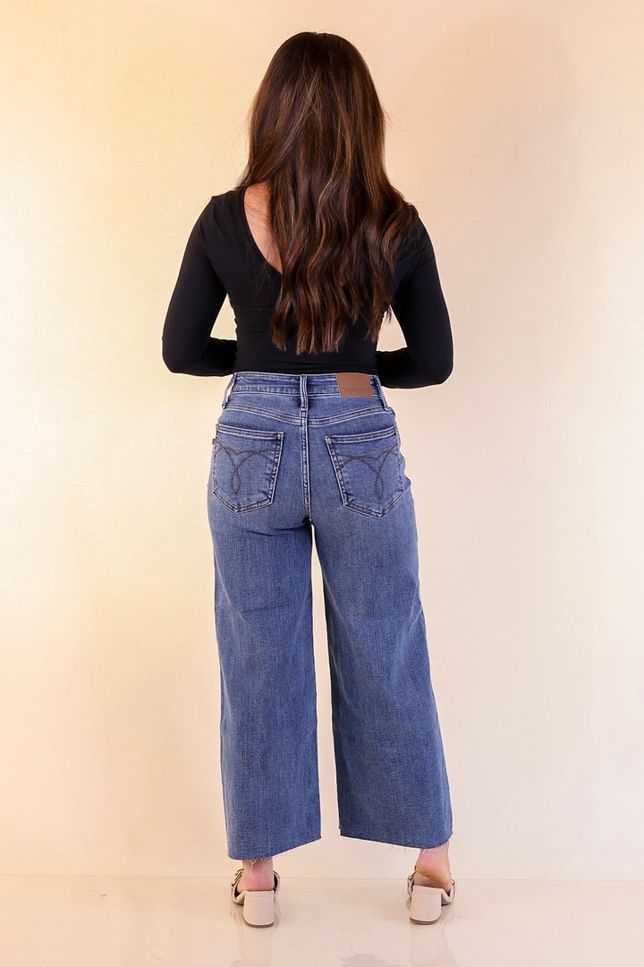 Judy Blue | Effortless Ease Classic Cropped Wide Leg Jean with Raw Hem in Medium Wash