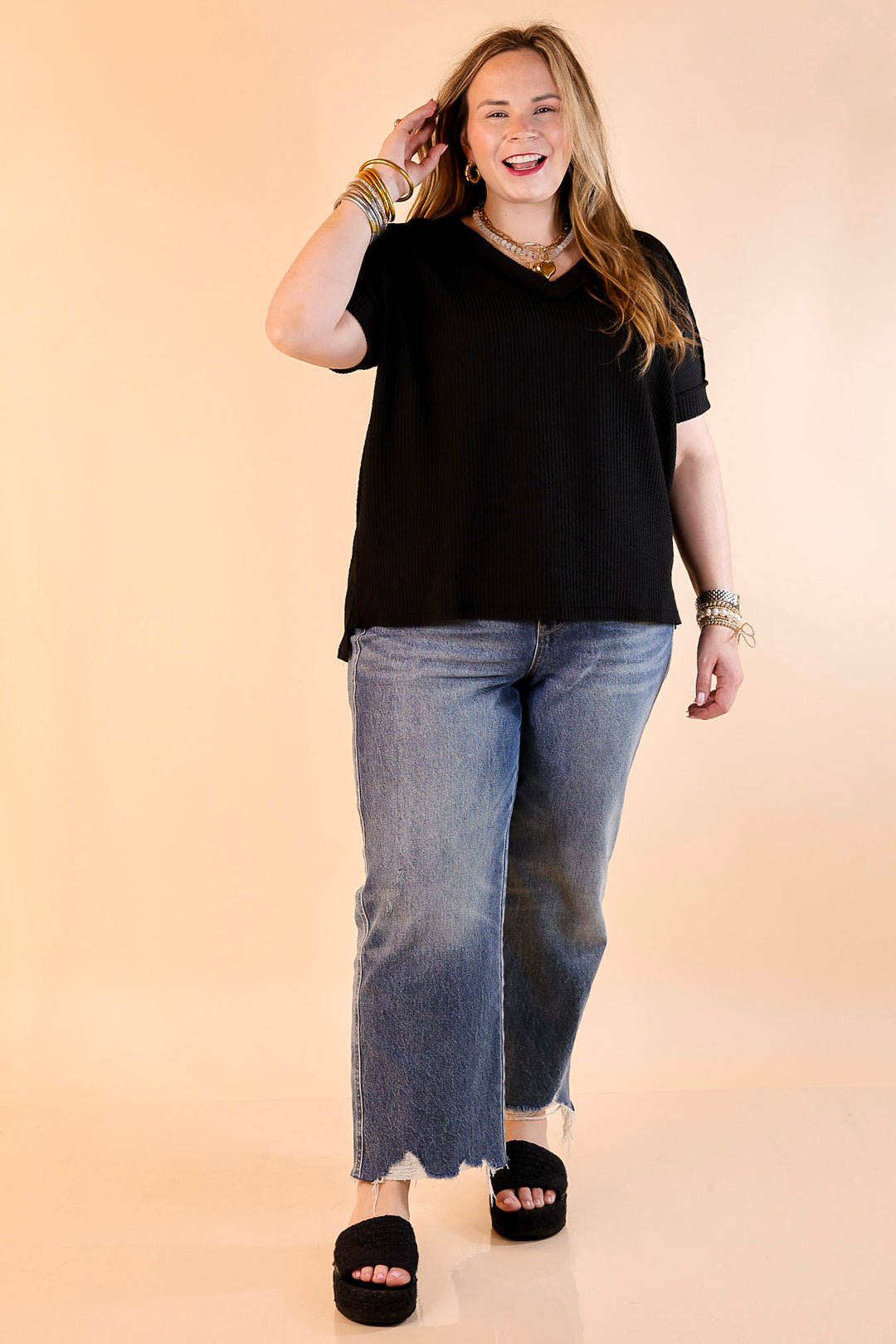 Daily Perfection Short Sleeve V Neck Top in Black