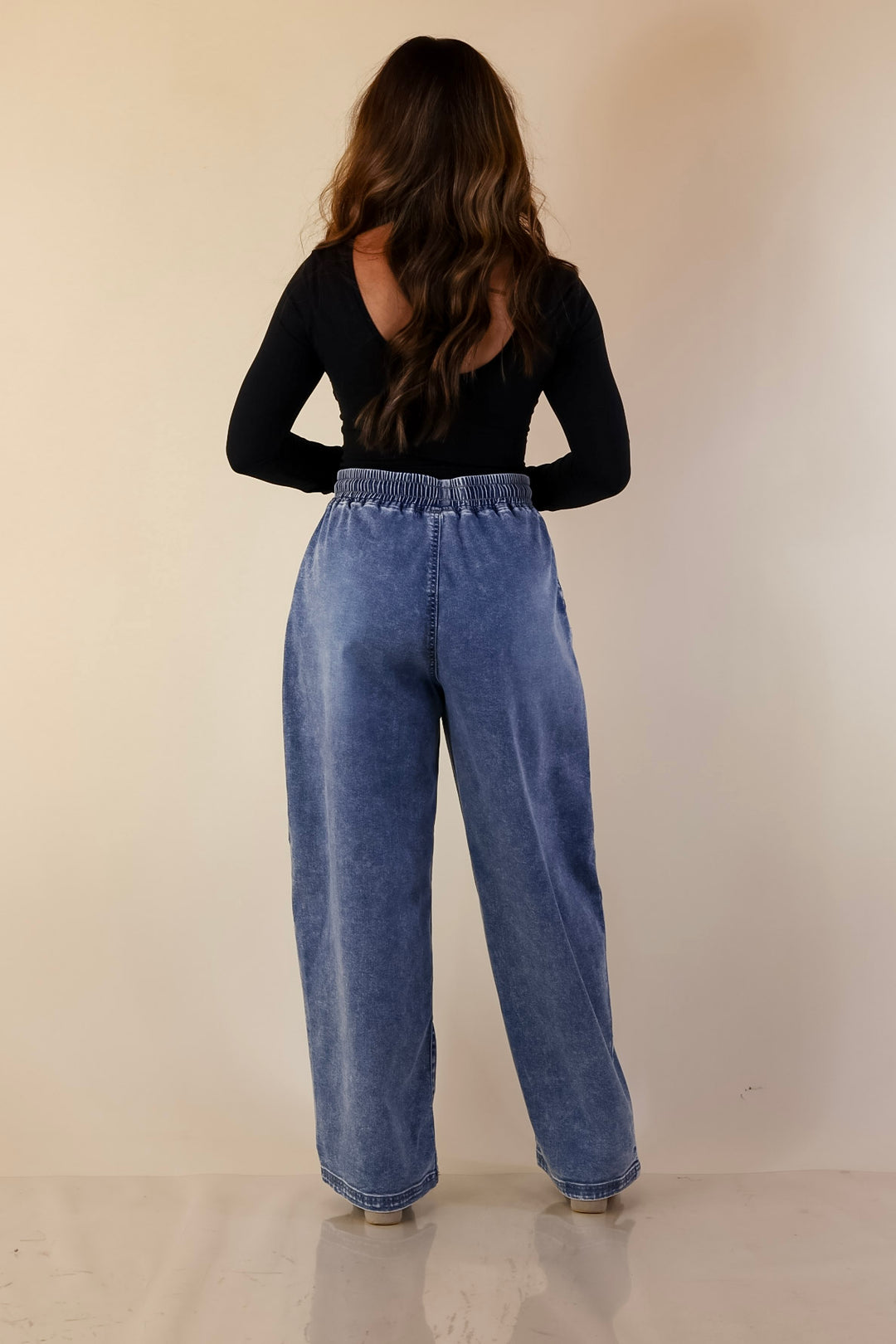 Risen | Relaxed and Ready Elastic Drawstring Waistband Featherweight Barrel Jean in Light Wash