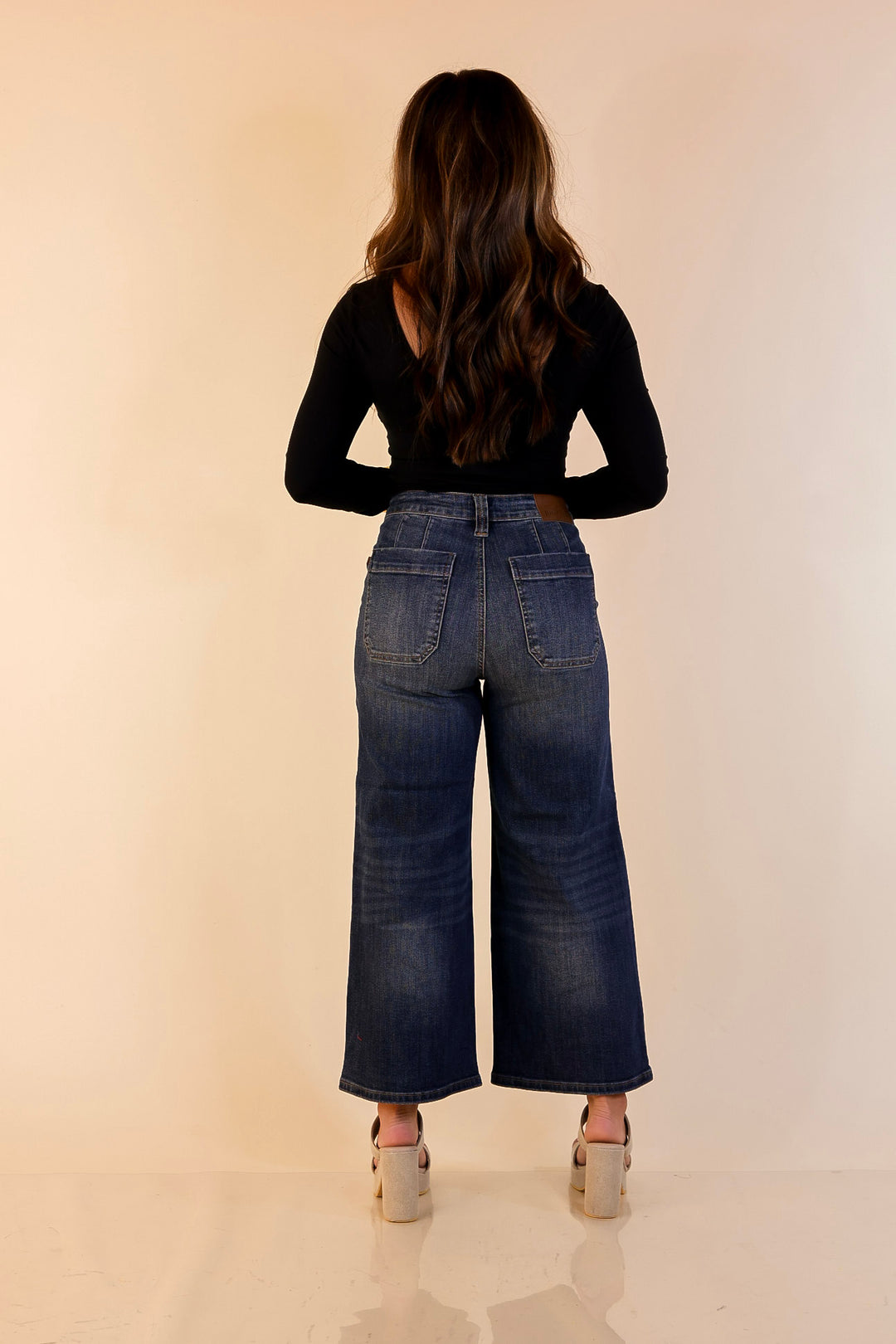 Judy Blue | Chic on the Move Cropped Wide Leg Utility with Front Patch Pocket Jean in Dark Wash