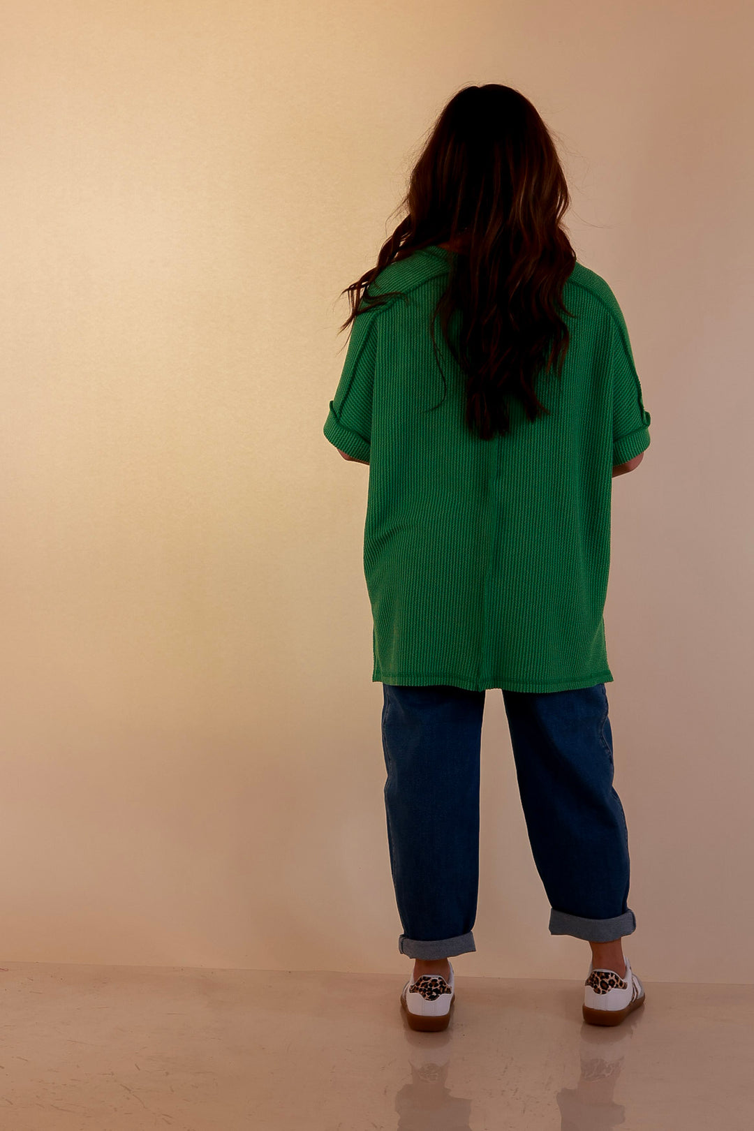 Daily Perfection V Neck Short Sleeve Ribbed Top in Kelly Green