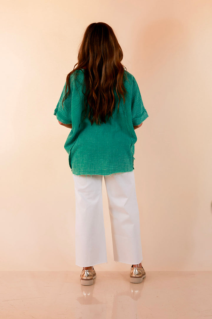 Everyday Ease Short Sleeve Linen Top with Raw Hem Edges in Kelly Green