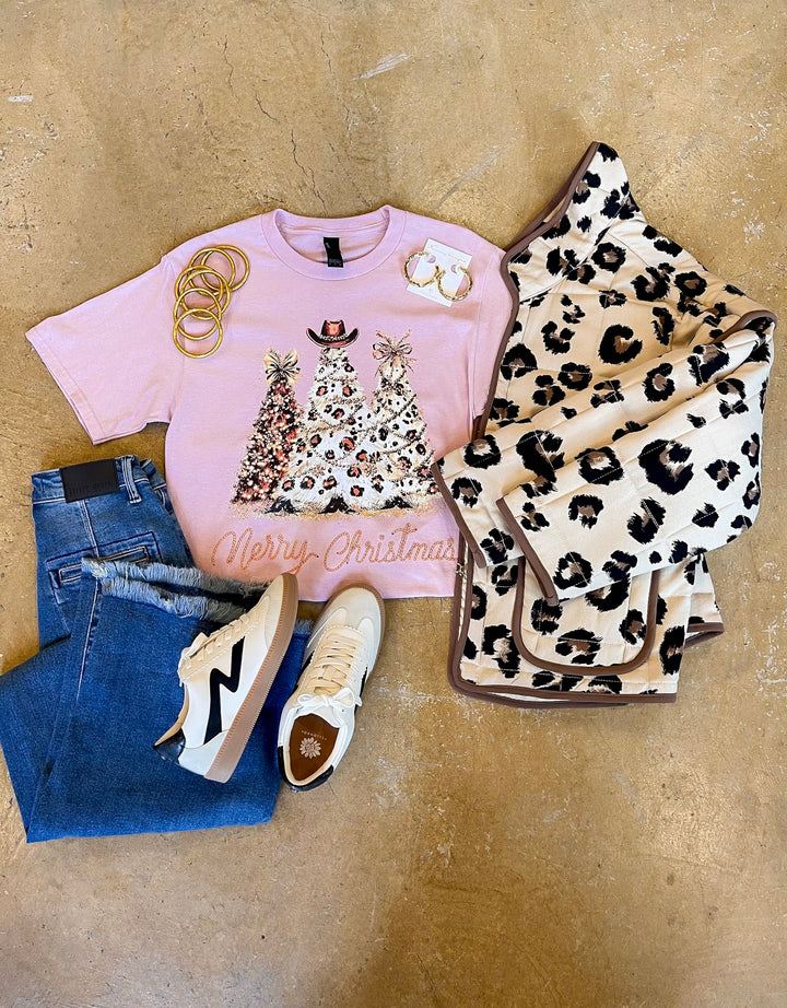 Howdy Holidays Christmas Short Sleeve Graphic Tee in Pink