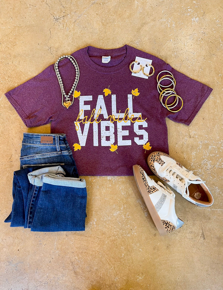 Autumn State of Mind Fall Vibes Short Sleeve Graphic Tee in Heathered Maroon