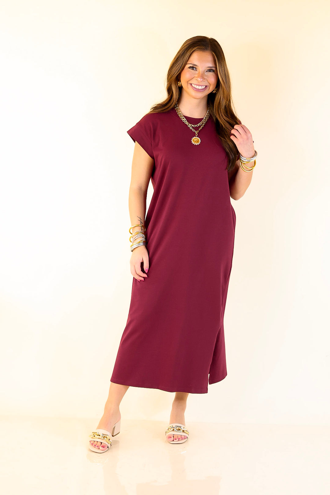 Effortlessly Lovely Short Sleeve Midi Tee Shirt Dress in Maroon