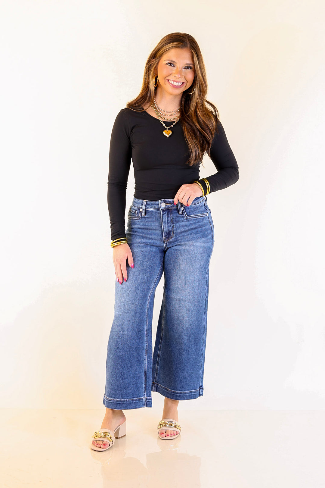 Judy Blue | Everyday Poise Cropped Wide Leg Trouser Denim Jeans in Medium Wash
