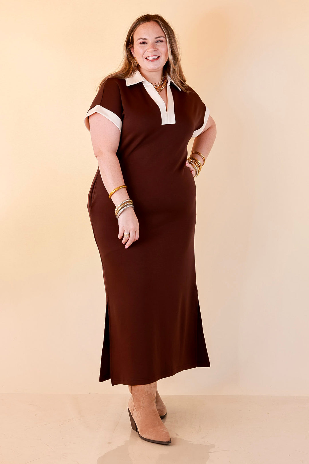 Park Avenue Solid Short Sleeve Knit Midi Dress with Ivory Trim in Chocolate Brown