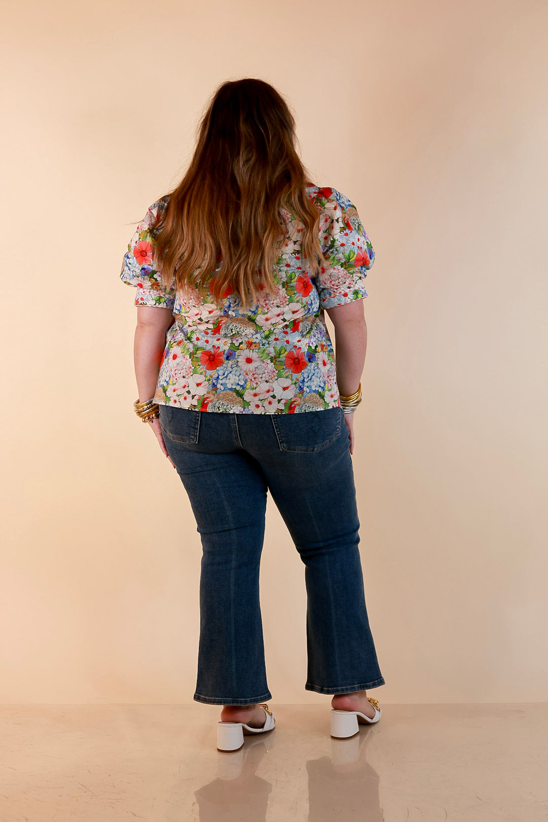 Commanding Style V Neck Floral Print Top with Short Balloon Puff Sleeves in Light Blue