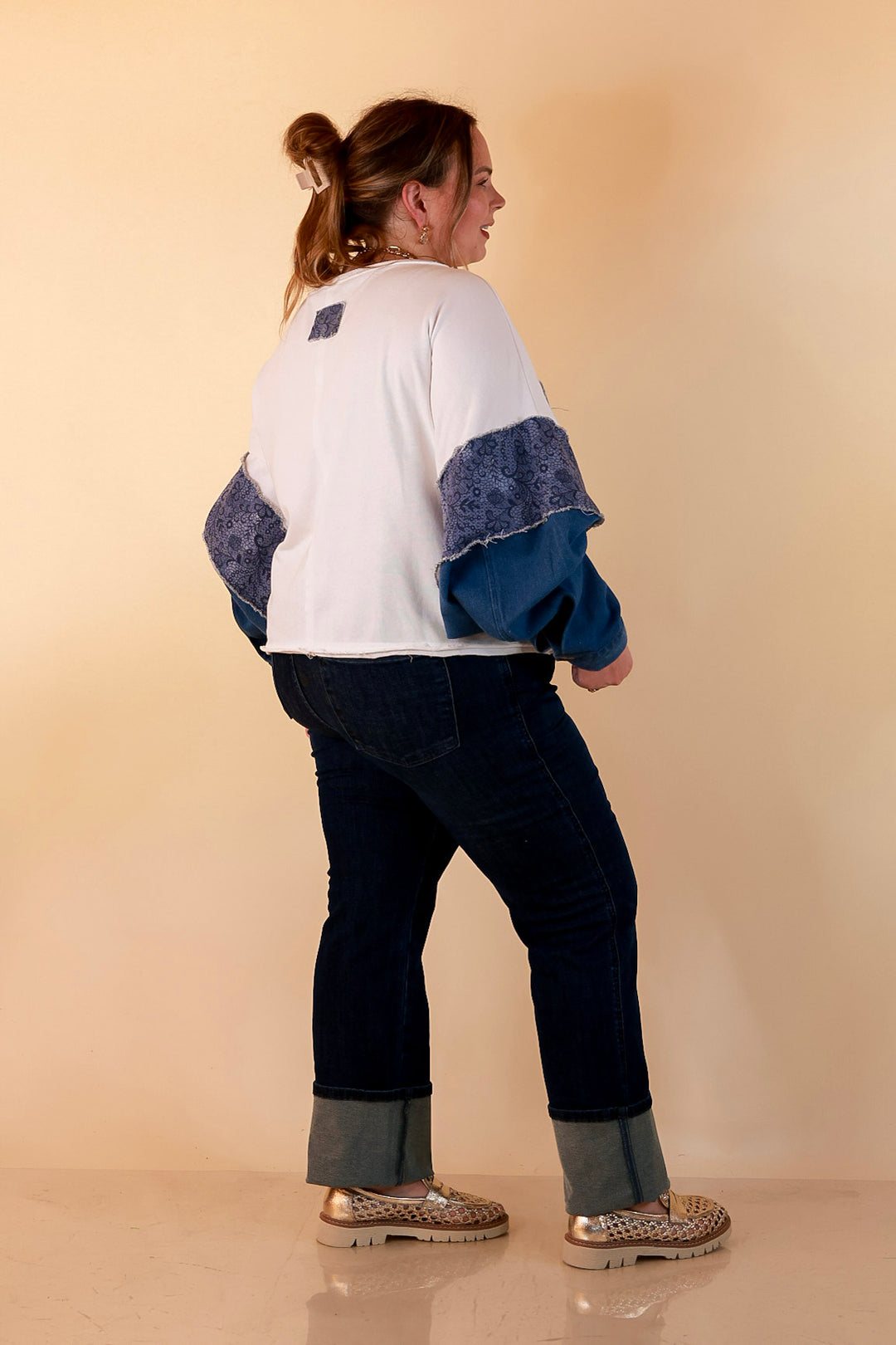 Blooming Details Oversized Floral Appliqué Contrast Sleeve Raw Hem Top in Ivory and Denim Blue