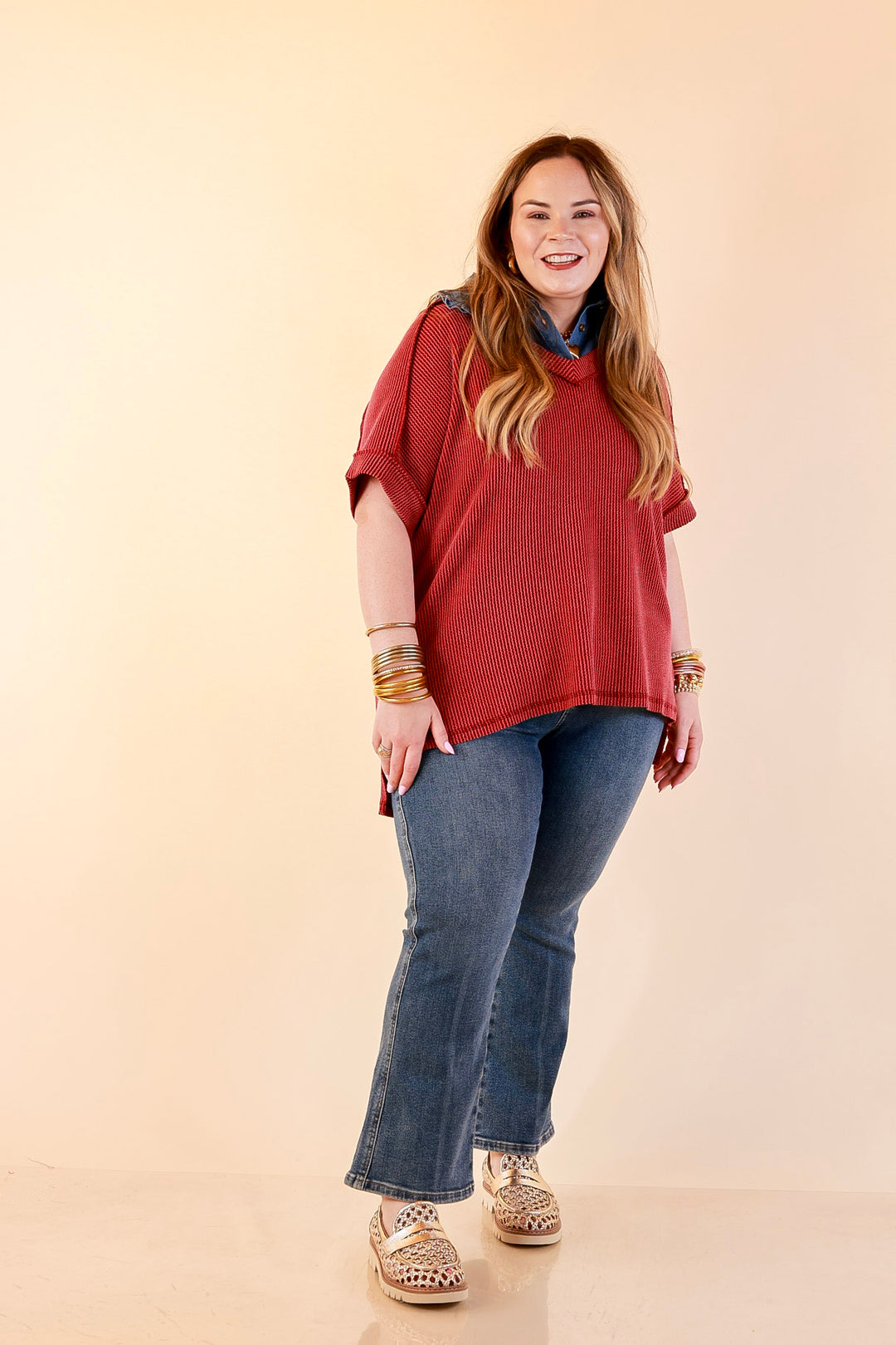 Daily Perfection V Neck Short Sleeve Ribbed Top in Maroon