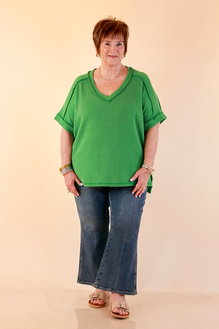 Daily Perfection V Neck Short Sleeve Ribbed Top in Kelly Green