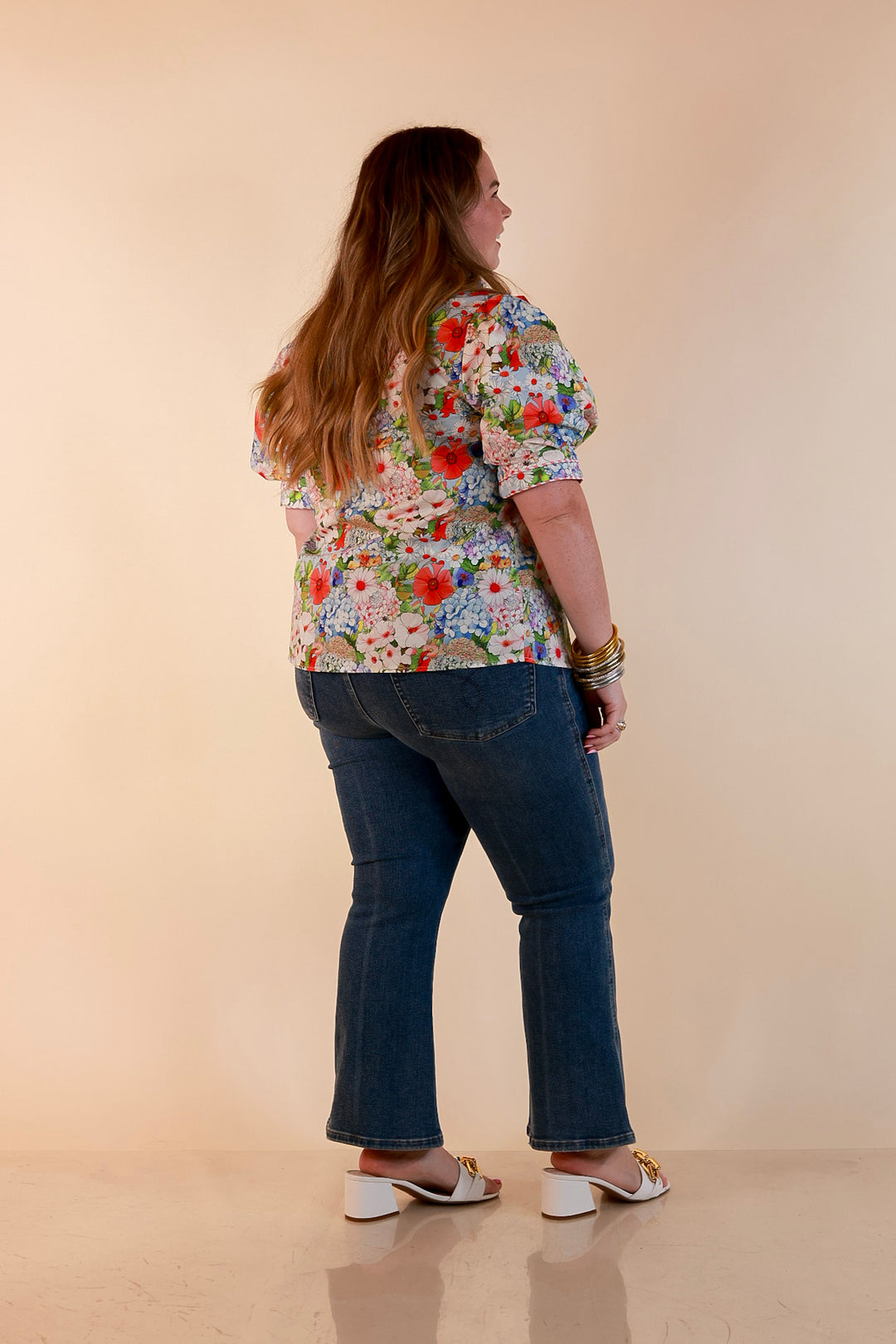 Commanding Style V Neck Floral Print Top with Short Balloon Puff Sleeves in Light Blue