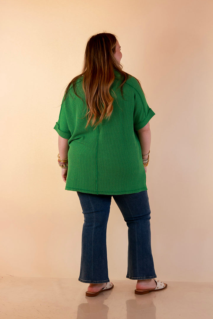 Daily Perfection V Neck Short Sleeve Ribbed Top in Kelly Green