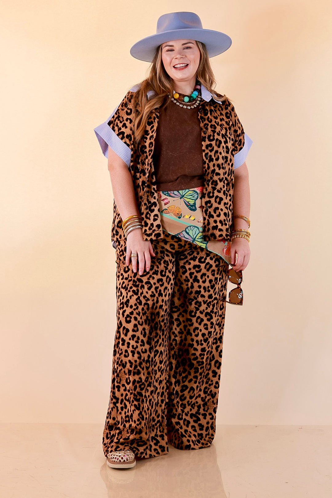 Chic Made Easy Short Sleeve Shirt in Chocolate Brown