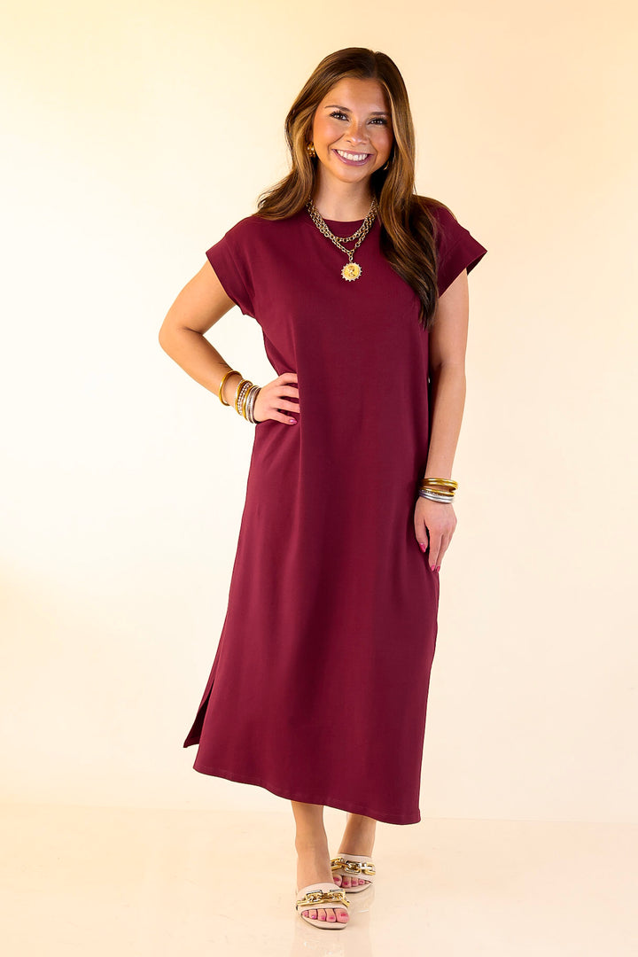 Effortlessly Lovely Short Sleeve Midi Tee Shirt Dress in Maroon