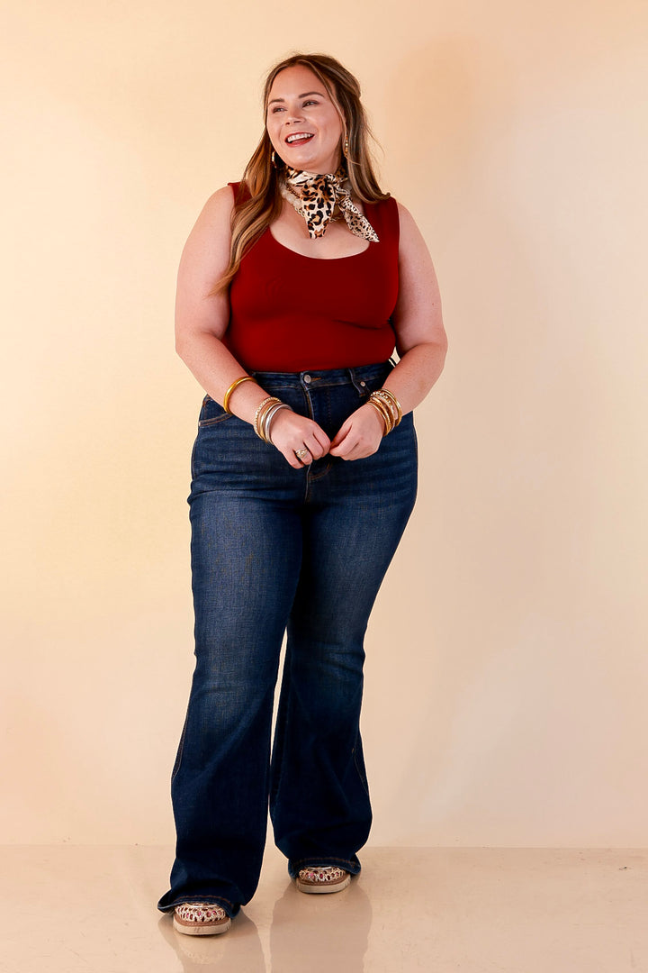 The Everyday Tank Scoop Neck Sleeveless Seamless Crop Tank Top with Built in Bra in Maroon