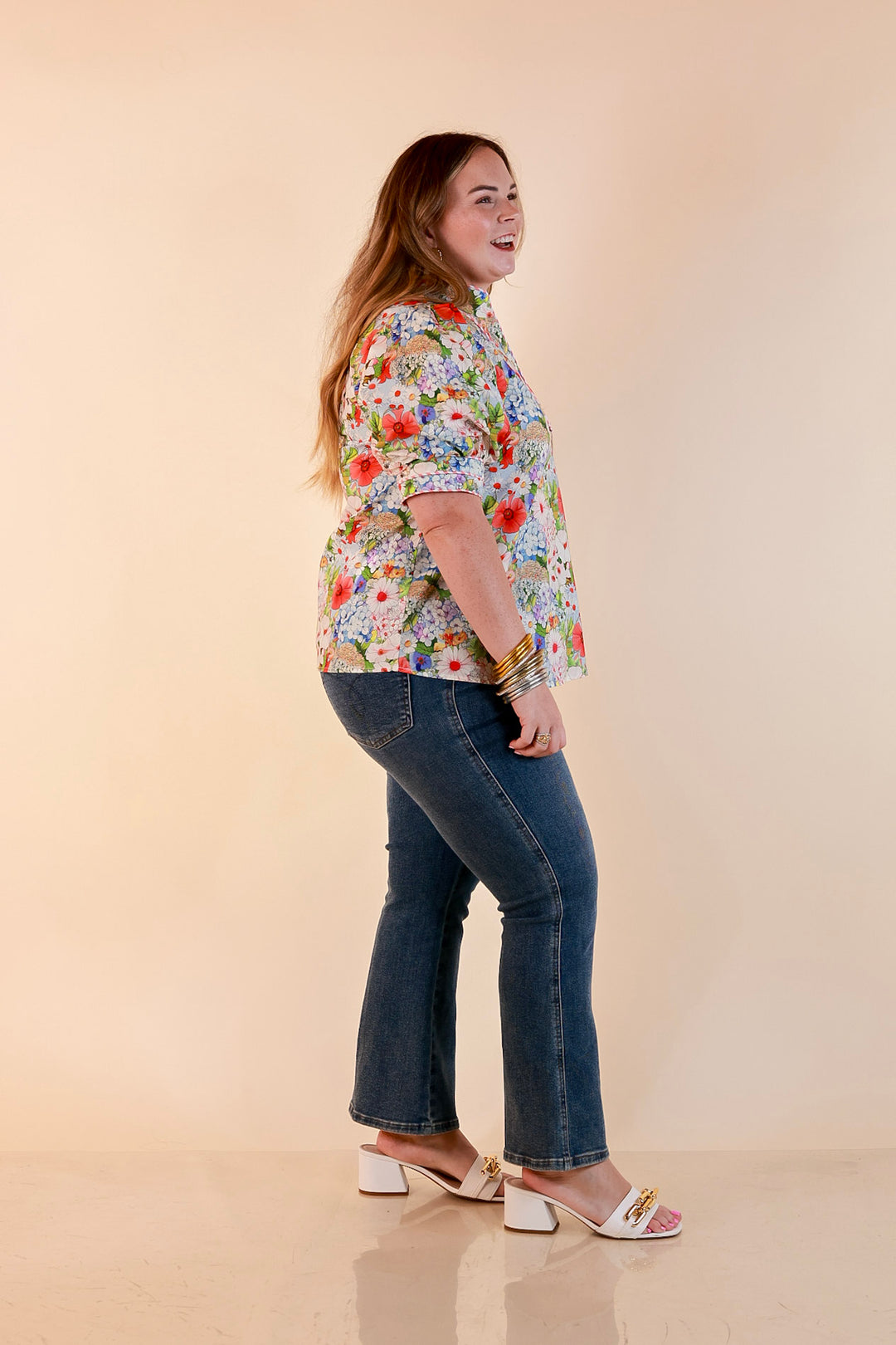 Commanding Style V Neck Floral Print Top with Short Balloon Puff Sleeves in Light Blue