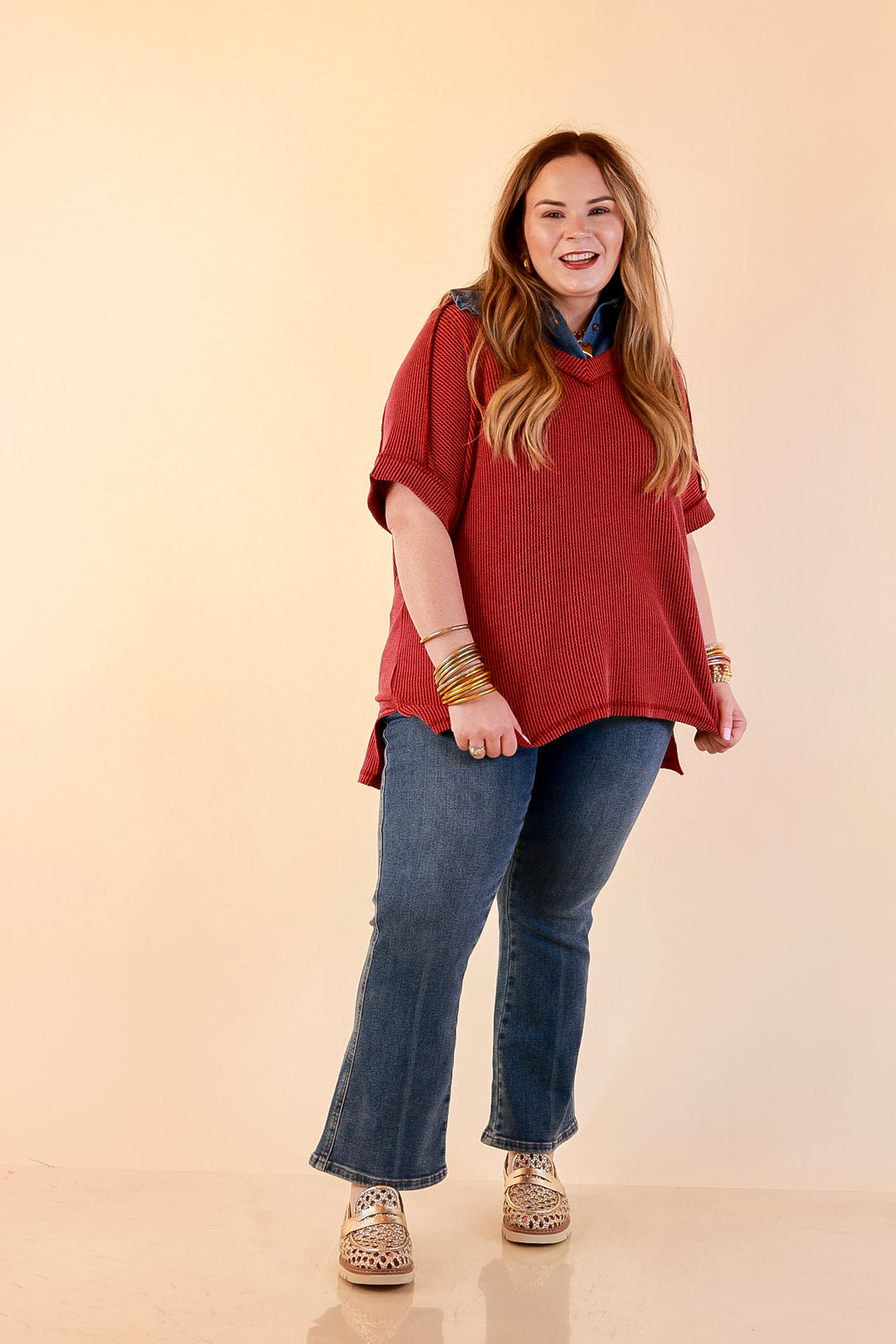 Daily Perfection V Neck Short Sleeve Ribbed Top in Maroon