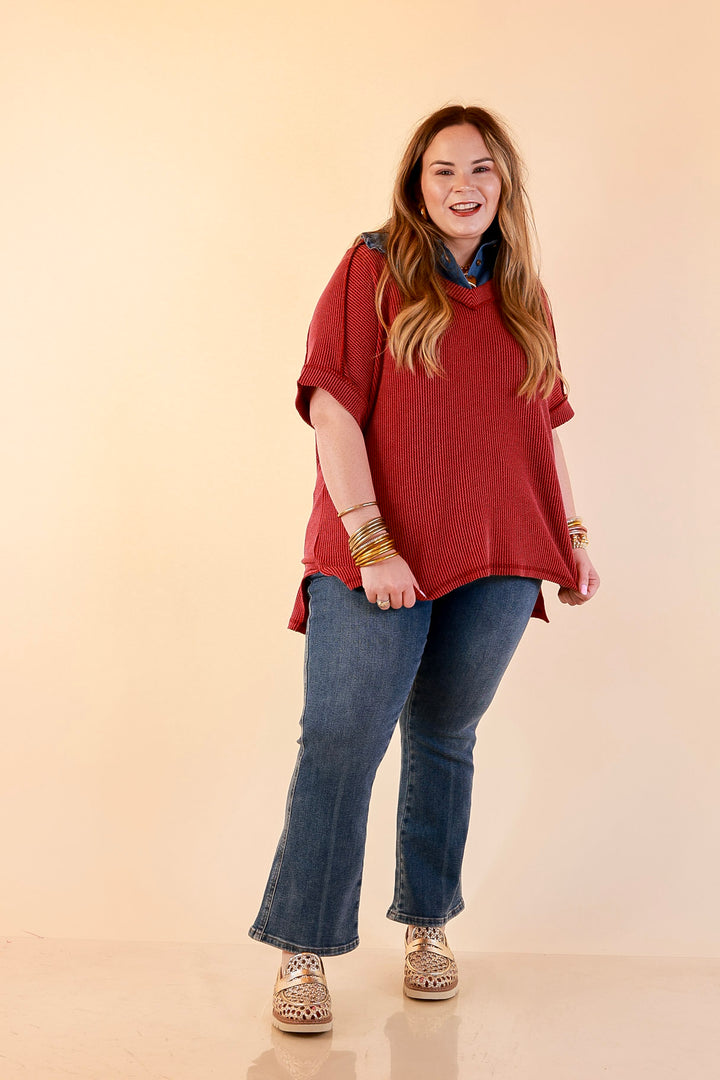 Daily Perfection V Neck Short Sleeve Ribbed Top in Maroon