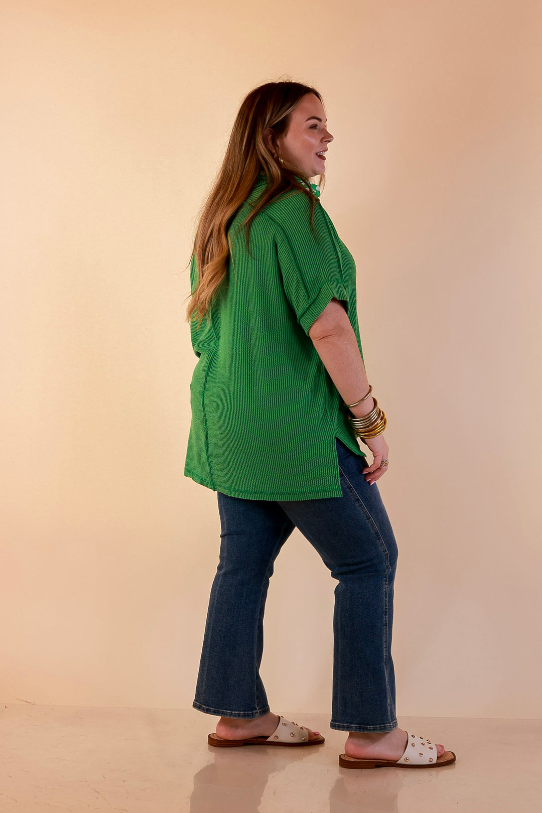 Daily Perfection V Neck Short Sleeve Ribbed Top in Kelly Green