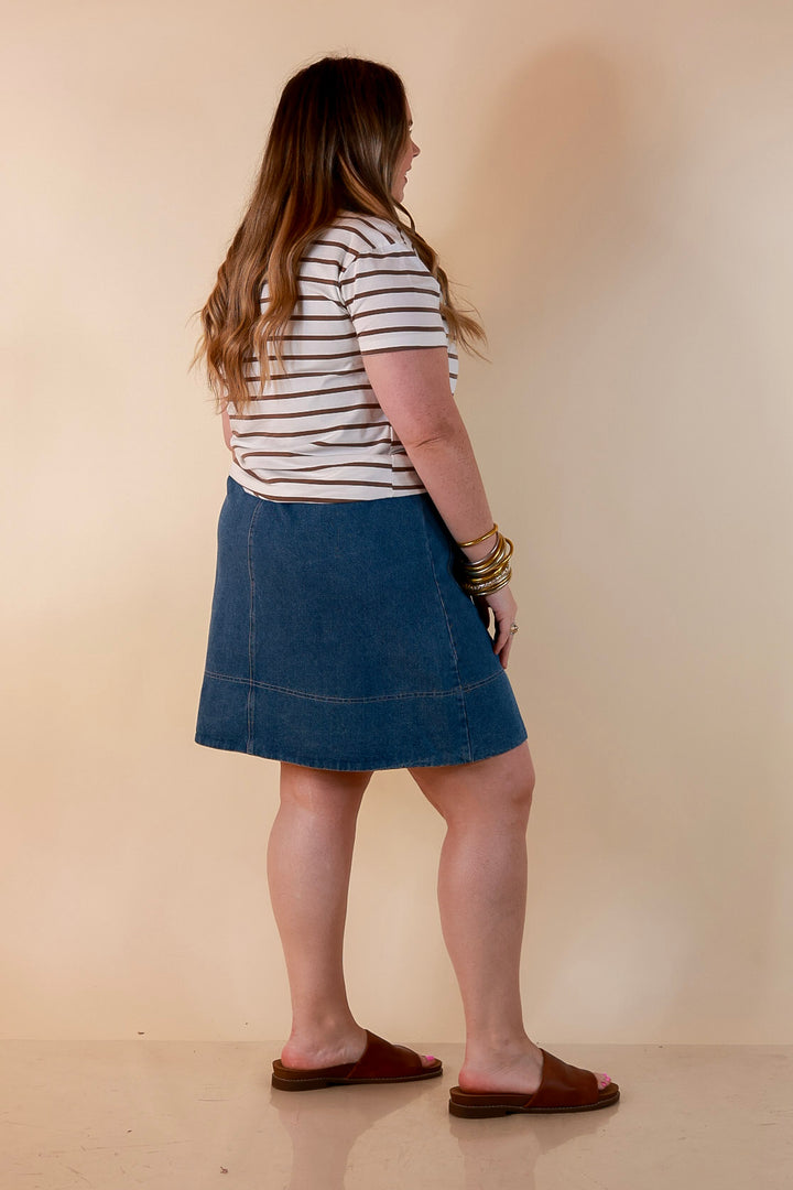 The Daily Stripe Scoop Neck Short Sleeve Striped Tee Top in Mocha Brown