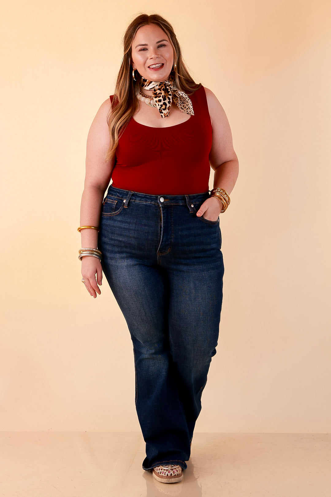 The Everyday Tank Scoop Neck Sleeveless Seamless Crop Tank Top with Built in Bra in Maroon