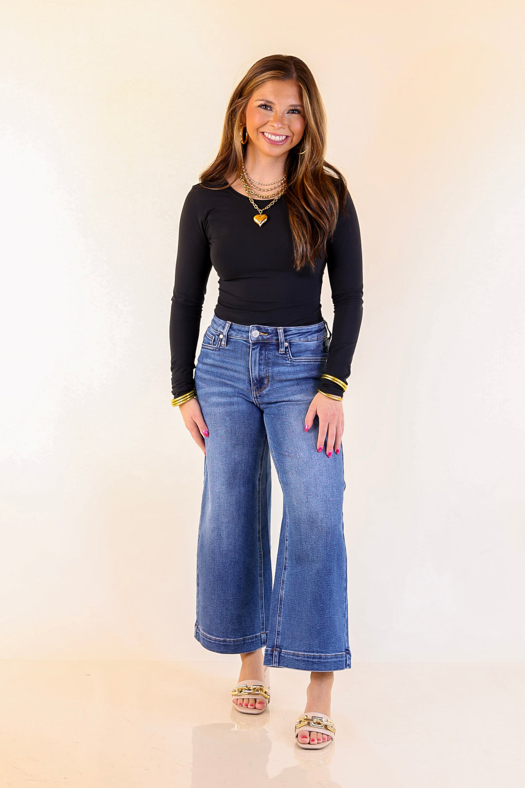 Judy Blue | Everyday Poise Cropped Wide Leg Trouser Denim Jeans in Medium Wash