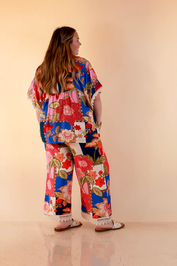 Patchwork Charm Floral Patchwork Print Print Lace Detail Short Sleeve Top in Blue Mix