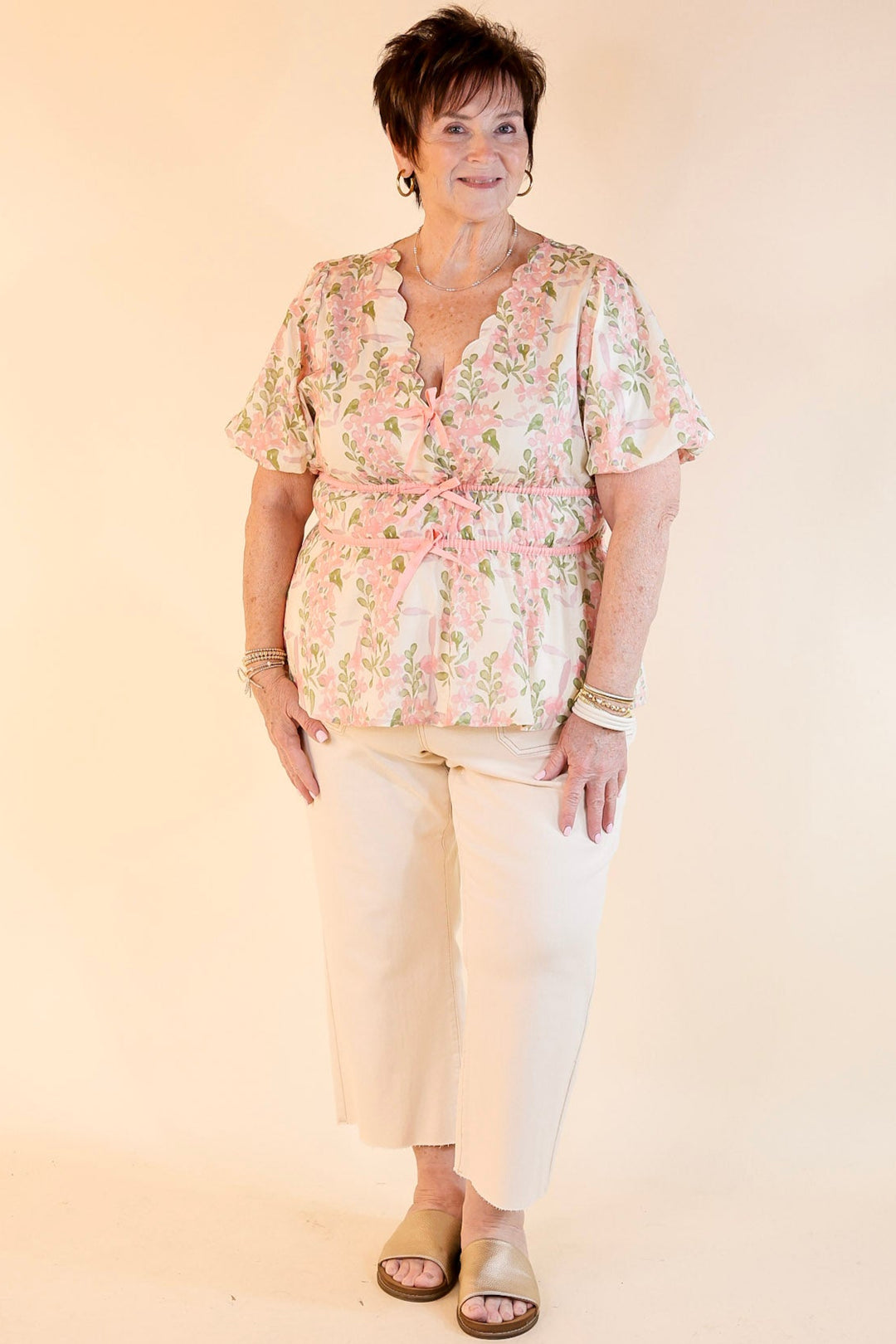 Chic Essentials Scalloped V Neck Floral Print Top with Puff Sleeves in Light Pink