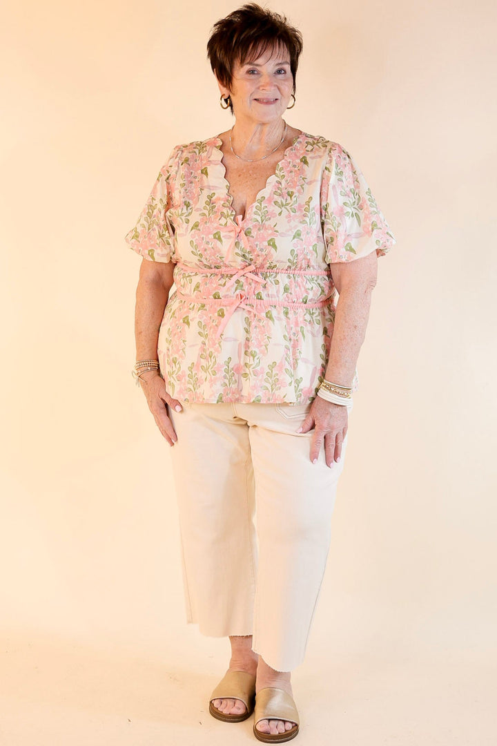 Chic Essentials Scalloped V Neck Floral Print Top with Puff Sleeves in Light Pink