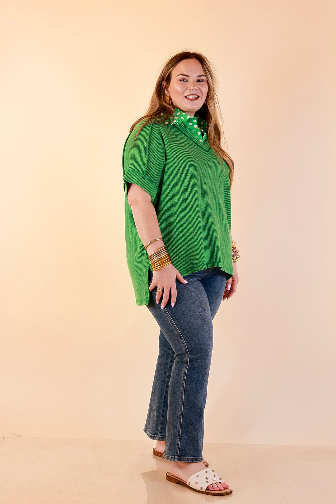 Daily Perfection V Neck Short Sleeve Ribbed Top in Kelly Green