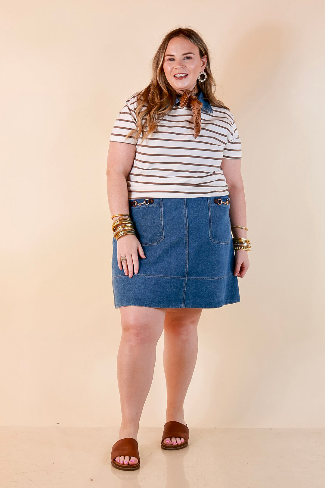 The Daily Stripe Scoop Neck Short Sleeve Striped Tee Top in Mocha Brown