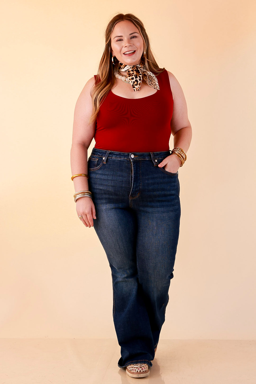 The Everyday Tank Scoop Neck Sleeveless Seamless Crop Tank Top with Built in Bra in Maroon