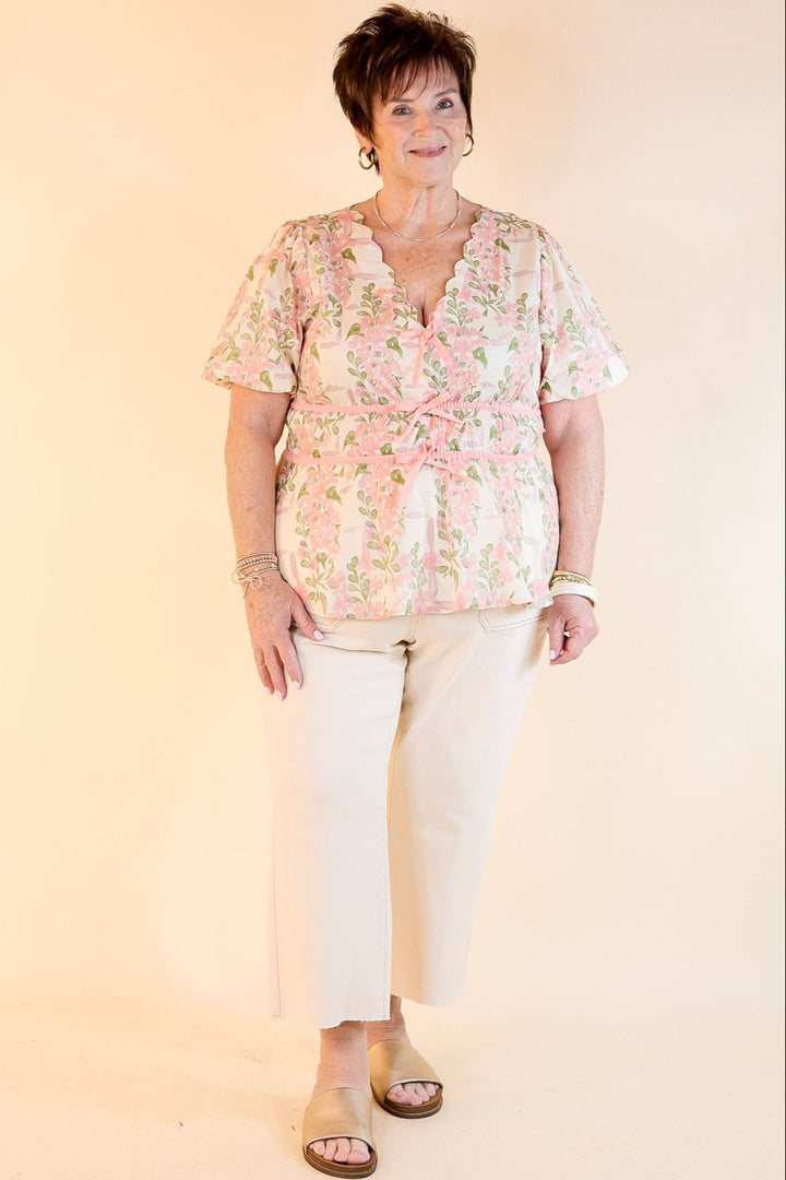 Chic Essentials Scalloped V Neck Floral Print Top with Puff Sleeves in Light Pink