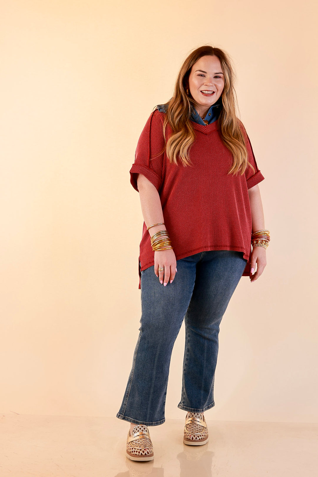 Daily Perfection V Neck Short Sleeve Ribbed Top in Maroon