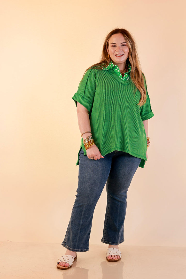 Daily Perfection V Neck Short Sleeve Ribbed Top in Kelly Green