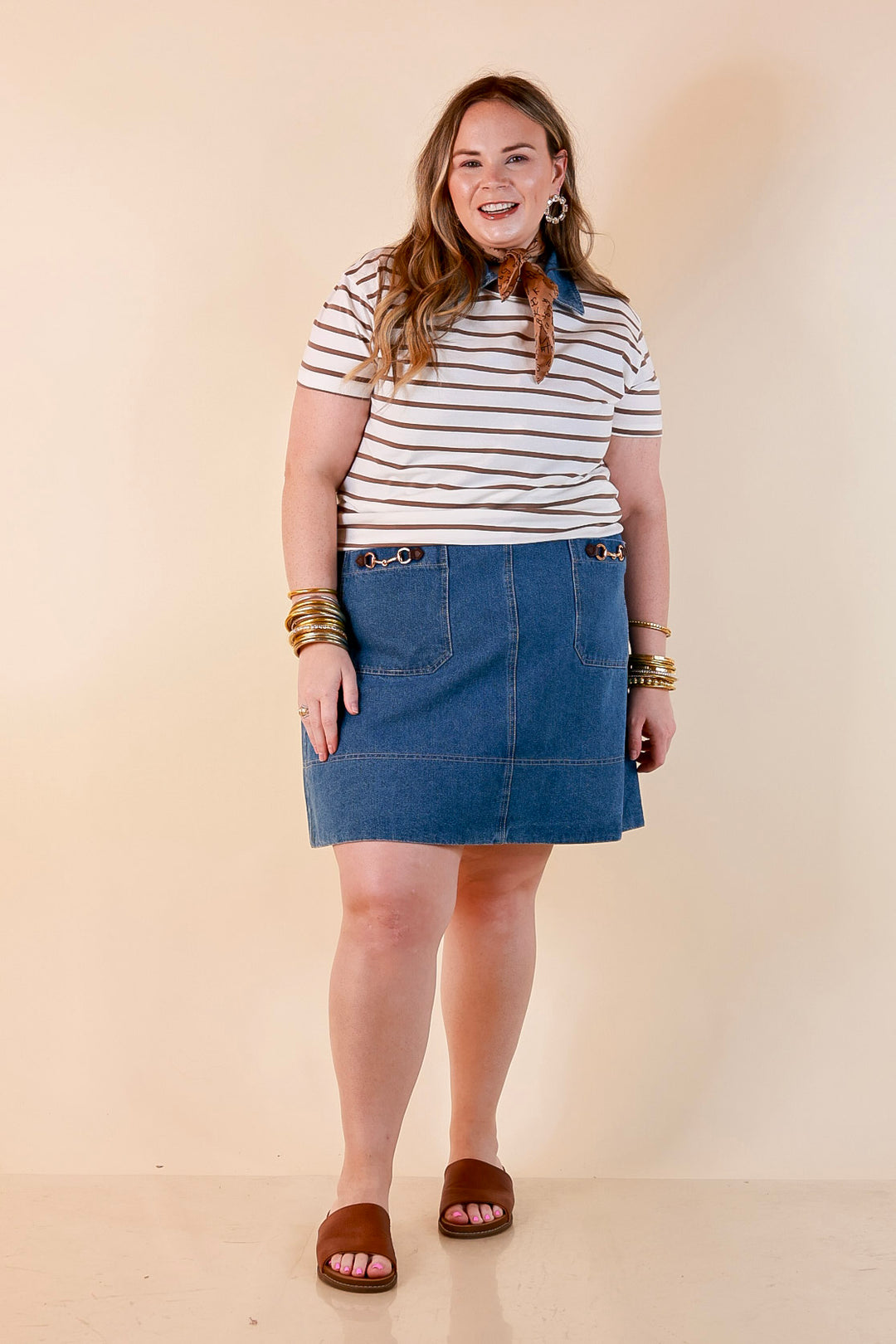 The Daily Stripe Scoop Neck Short Sleeve Striped Tee Top in Mocha Brown