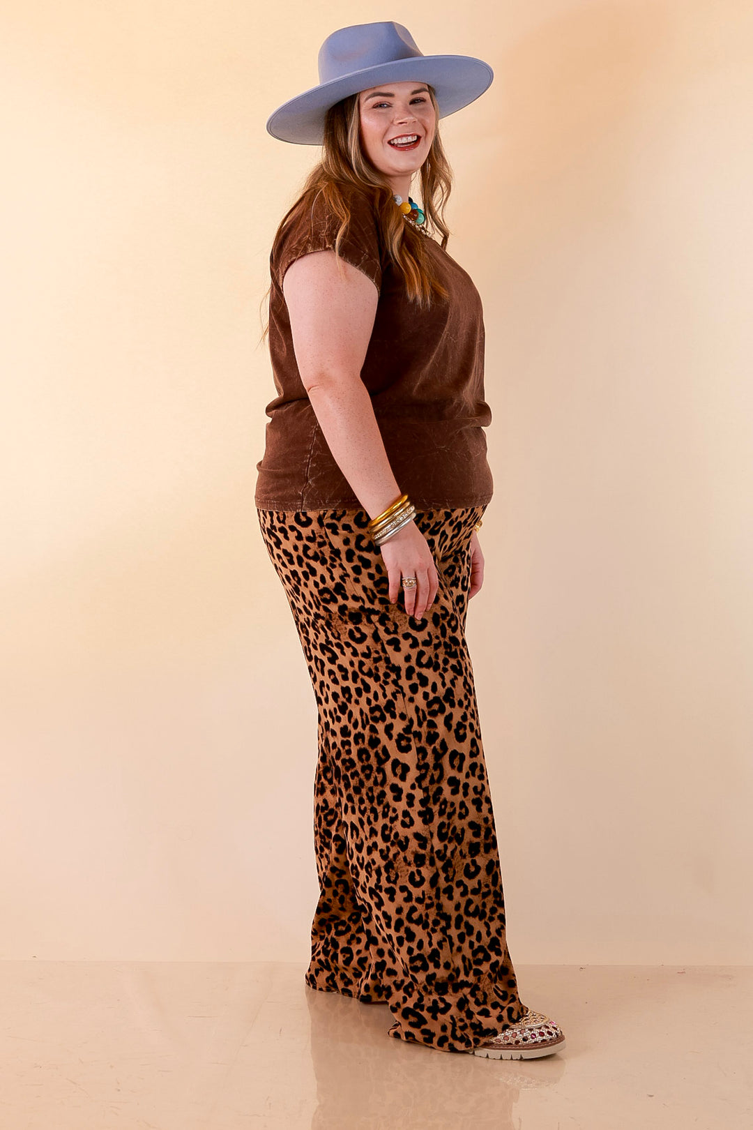 Chic Made Easy Short Sleeve Shirt in Chocolate Brown