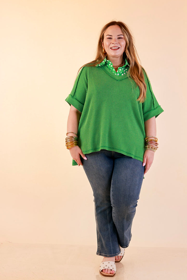 Daily Perfection V Neck Short Sleeve Ribbed Top in Kelly Green