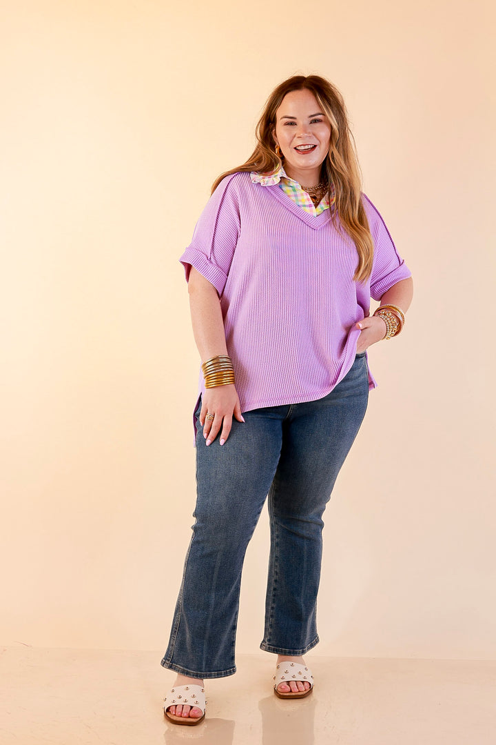 Daily Perfection V Neck Short Sleeve Ribbed Top in Lavender Purple