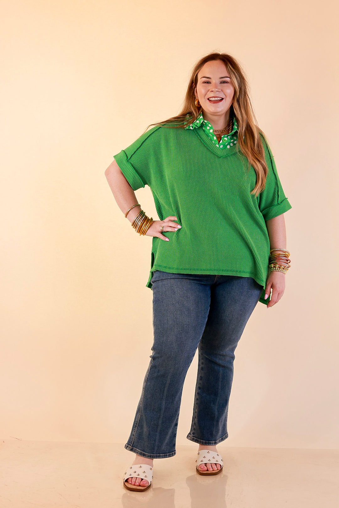 Daily Perfection V Neck Short Sleeve Ribbed Top in Kelly Green