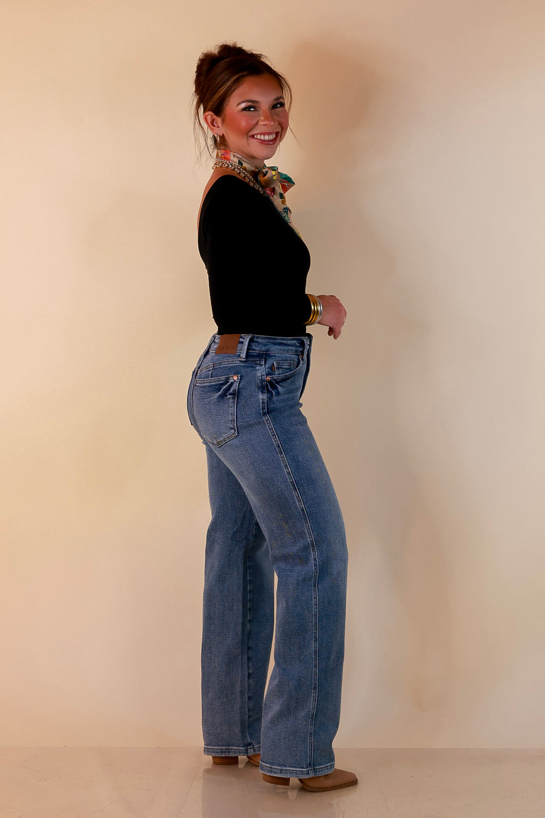 Judy Blue | The Right Fit Tummy Control Classic Straight Leg Jean in Medium Wash