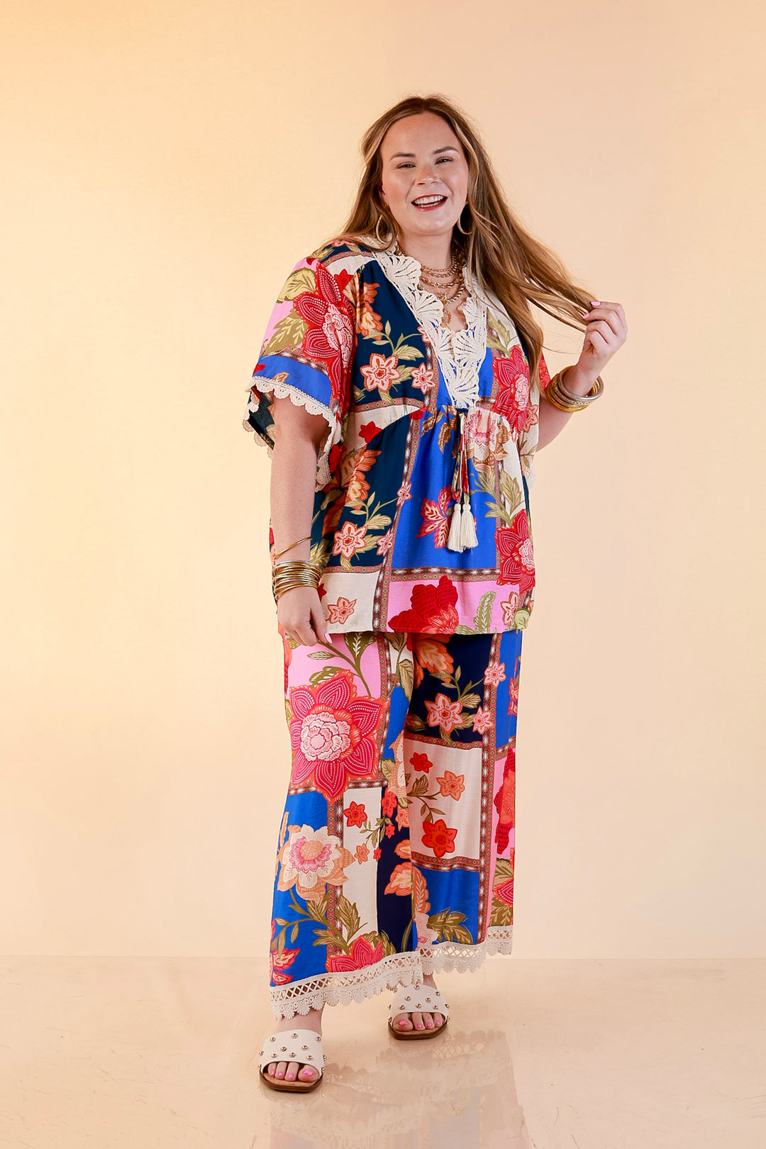 Patchwork Charm Floral Patchwork Print Print Lace Detail Short Sleeve Top in Blue Mix