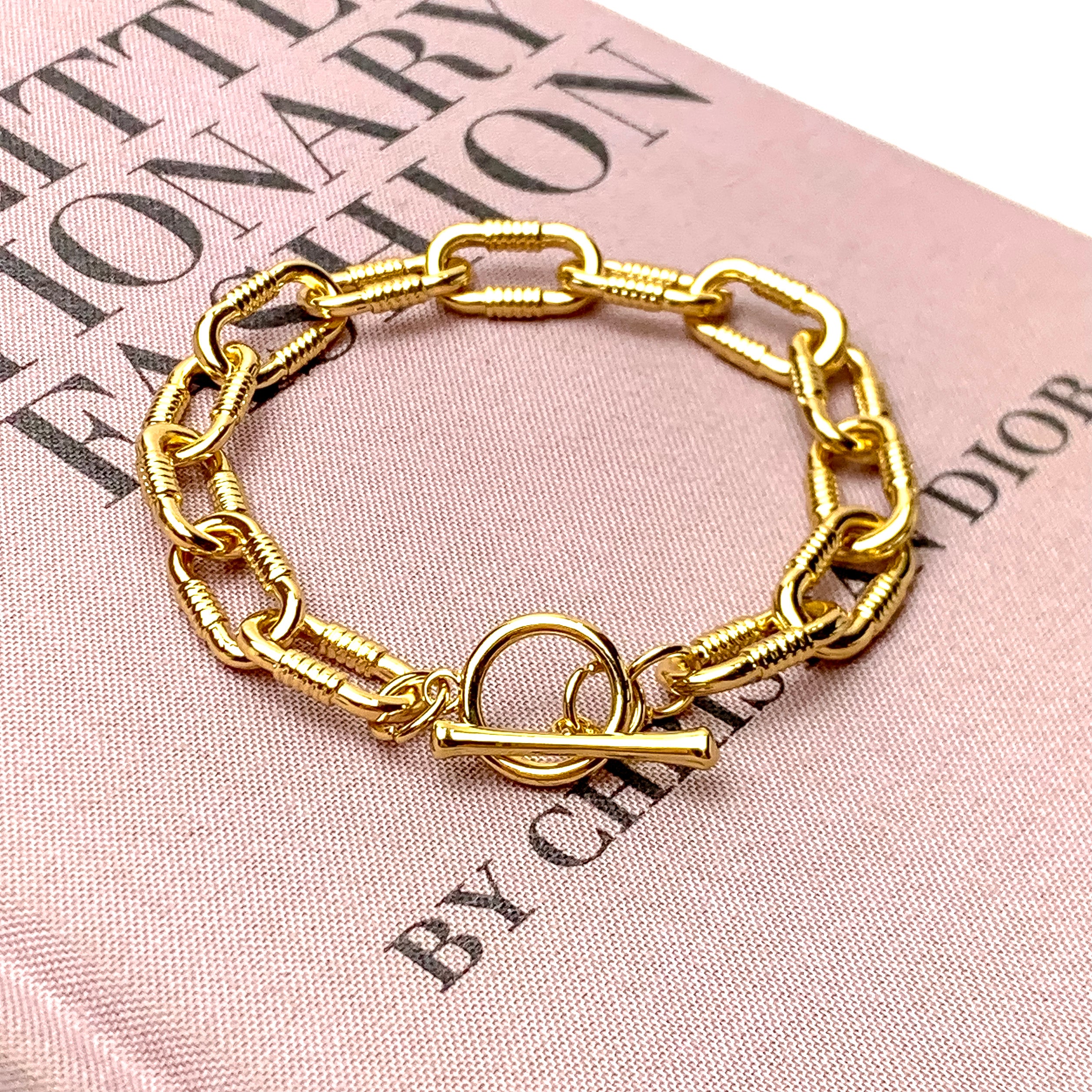 Oval Chain Link Bracelet with Toggle Clasp in Gold - Giddy Up Glamour Boutique