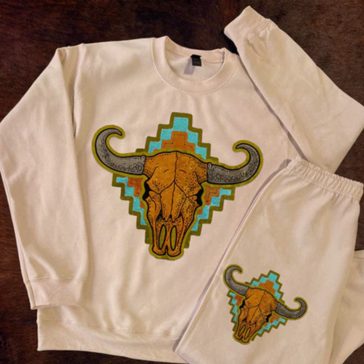 Online Exclusive | Southwestern Skull Graphic Sweatshirt in Beige Sand