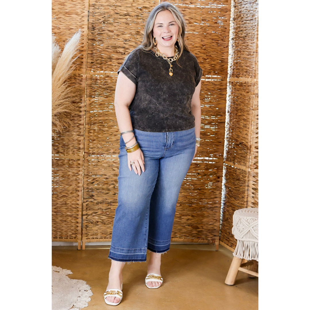 Easy Chic Short Sleeve Cropped Tee in Ash Black