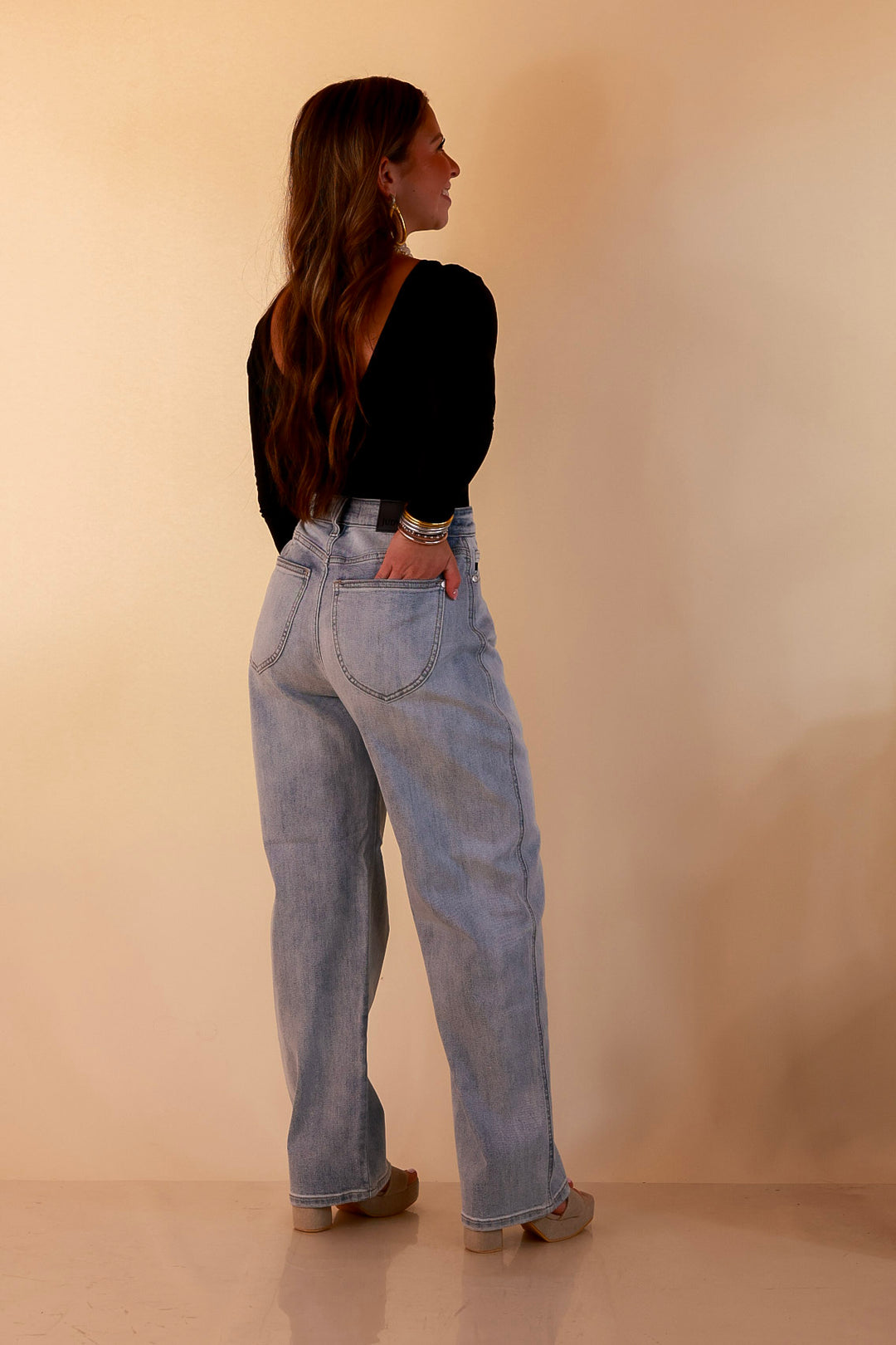 Judy Blue | Ahead of the Curve Marlow Arc Relaxed Wide Leg Barrel Jeans in Light Vintage Wash